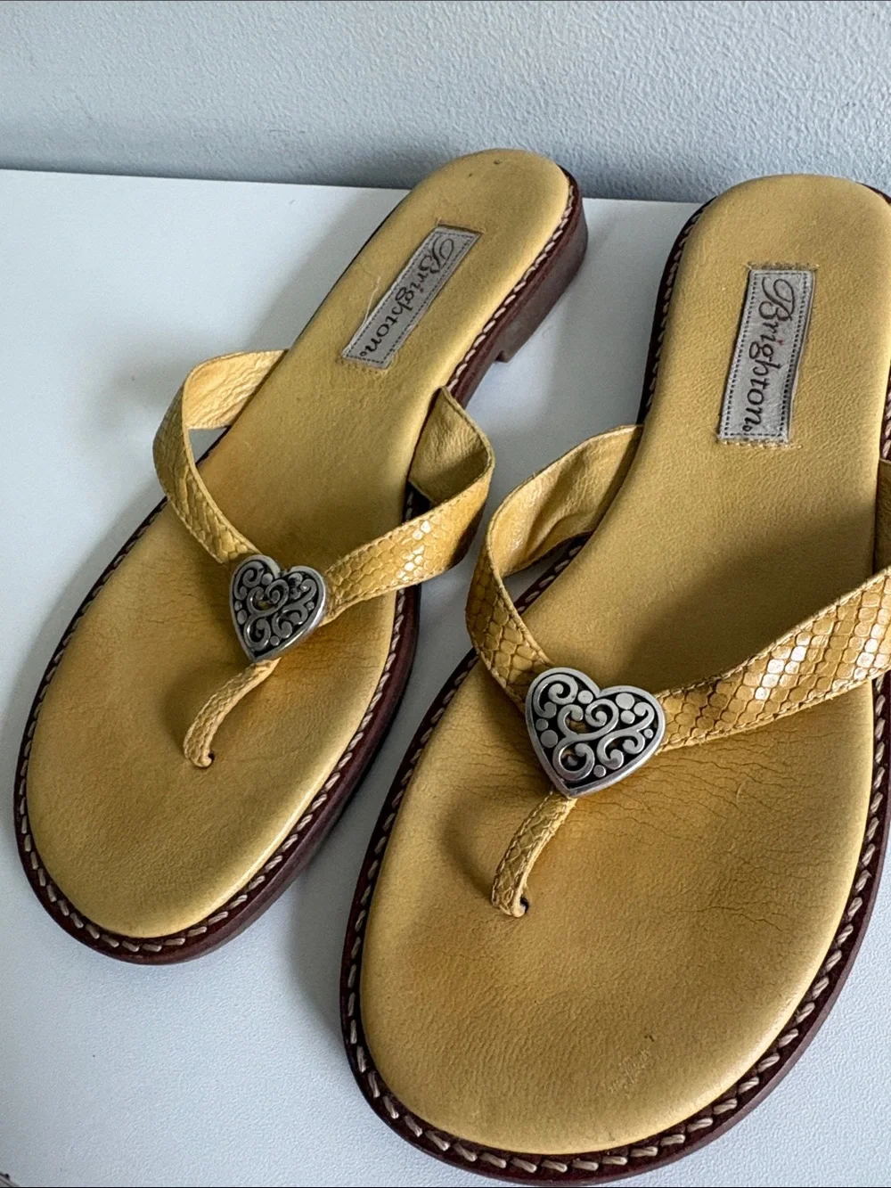 Brighton Yellow Leather Heart Thong Sandals Flip Flops Italy Women’s 7M